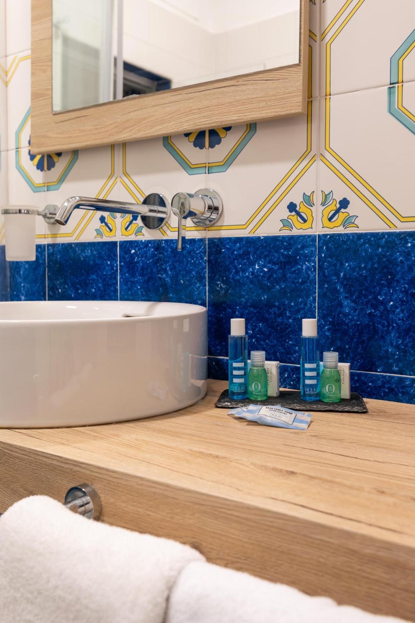 Yourhome - Lidia Rooms & Suites Sorrento Buitenkant foto